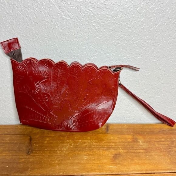 Leaders in Leather red tooled leather scalloped wristlet bag - Picture 13 of 13